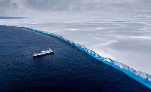 The World's Largest Iceberg Drifts Toward South Georgia